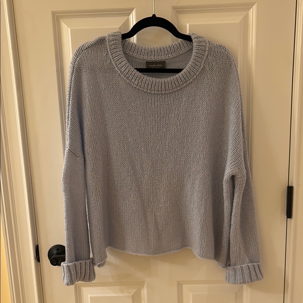 Wooden Ships crew neck sweater. Size XS. Great pre-owned condition.